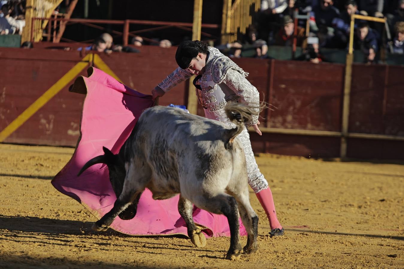 Momentos del encierro celebrado este sábado en La Puebla del Río