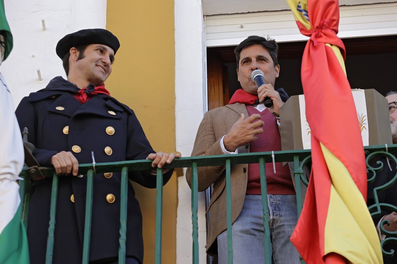 Momentos del encierro celebrado este sábado en La Puebla del Río
