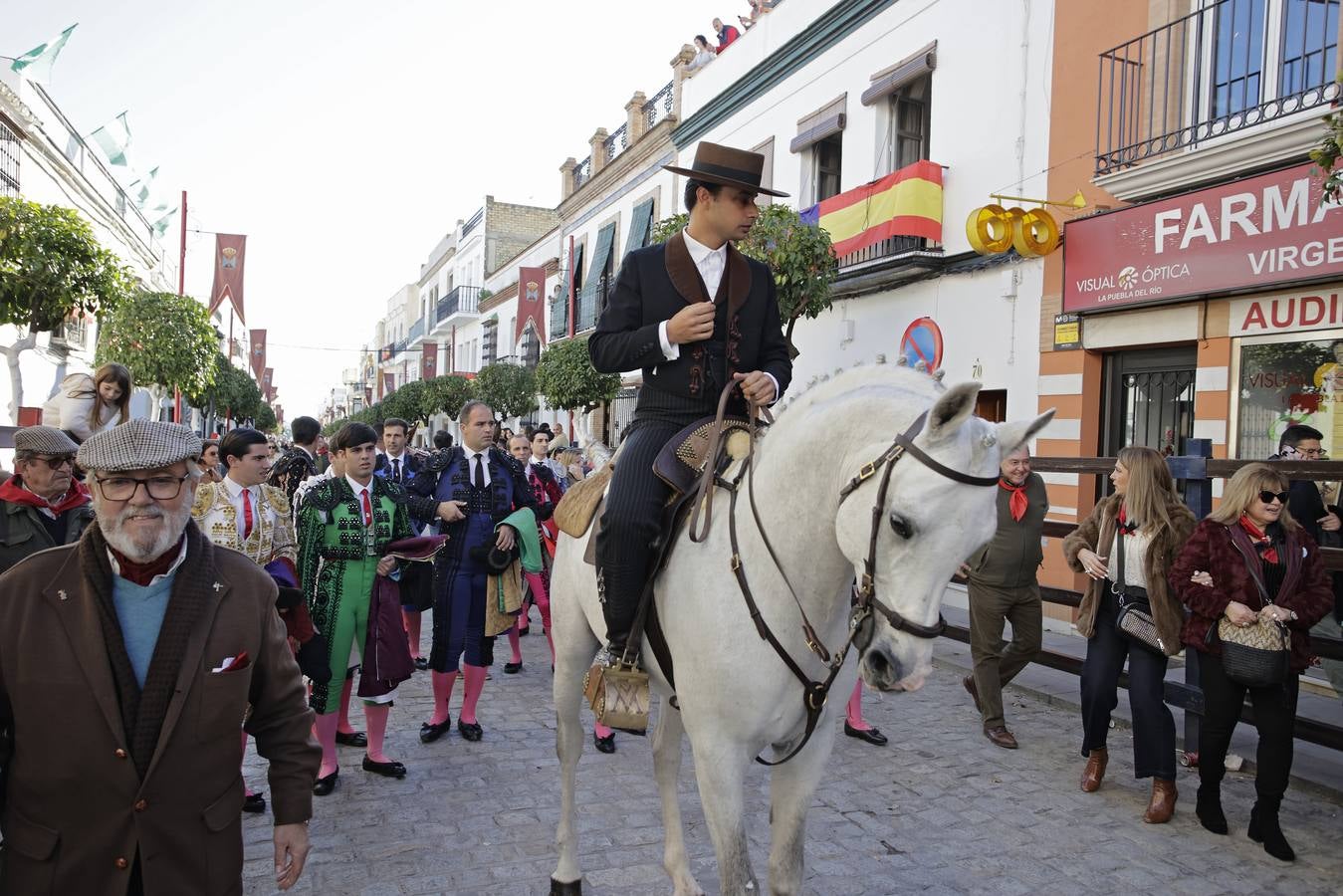 Momentos del encierro celebrado este sábado en La Puebla del Río