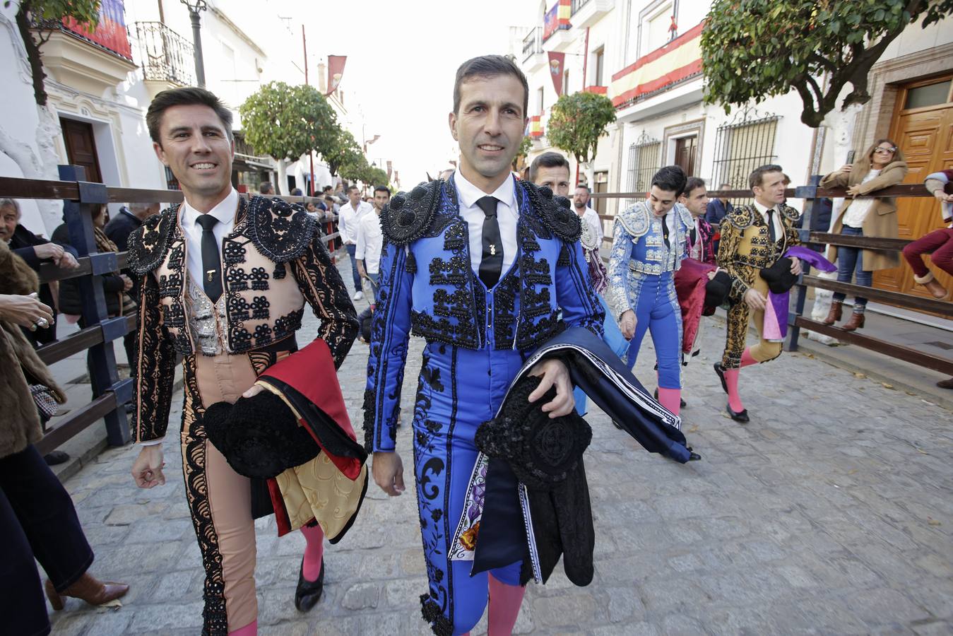 Momentos del encierro celebrado este sábado en La Puebla del Río