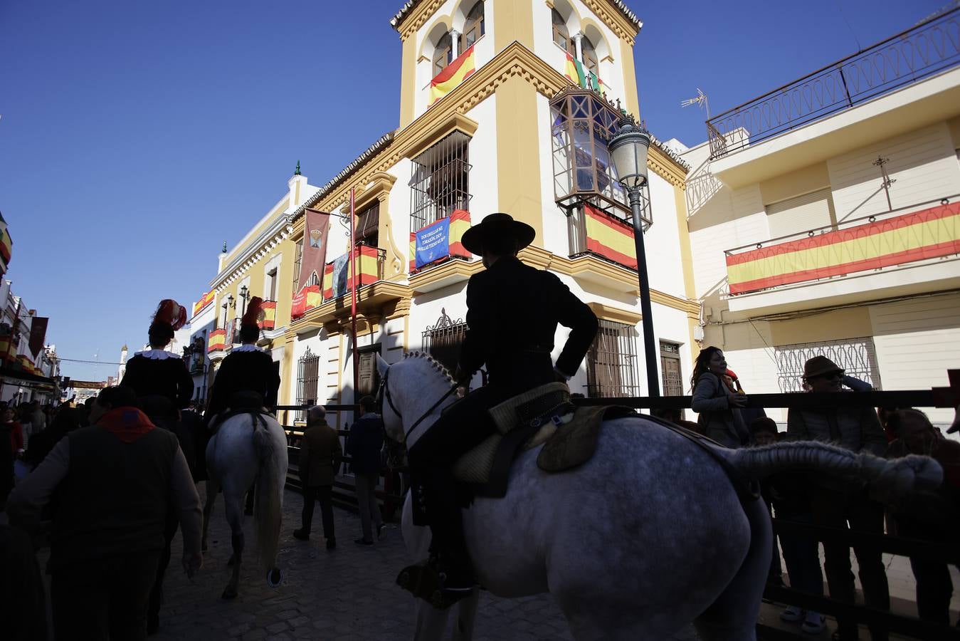Momentos del encierro celebrado este sábado en La Puebla del Río