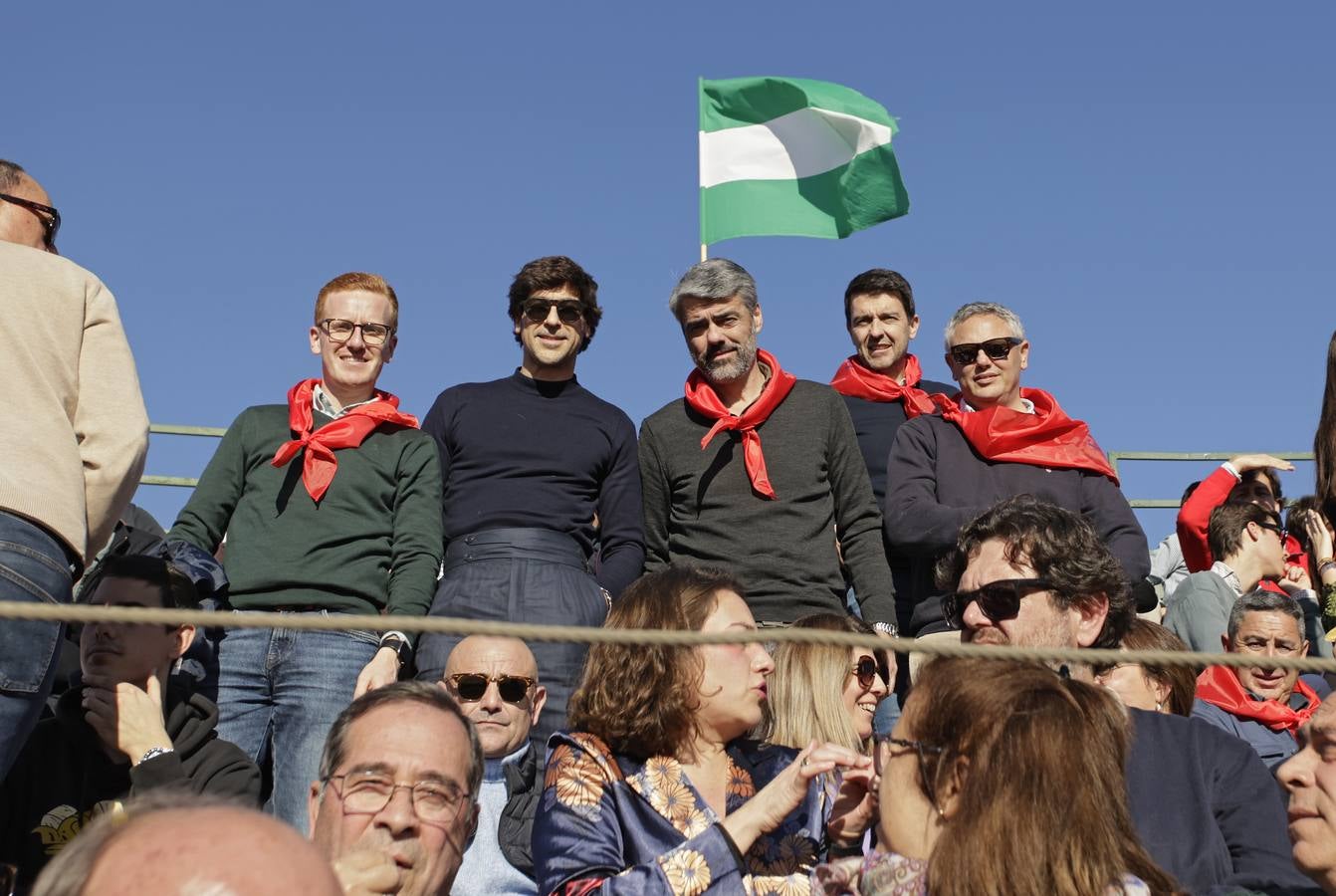 Momentos del encierro celebrado este sábado en La Puebla del Río