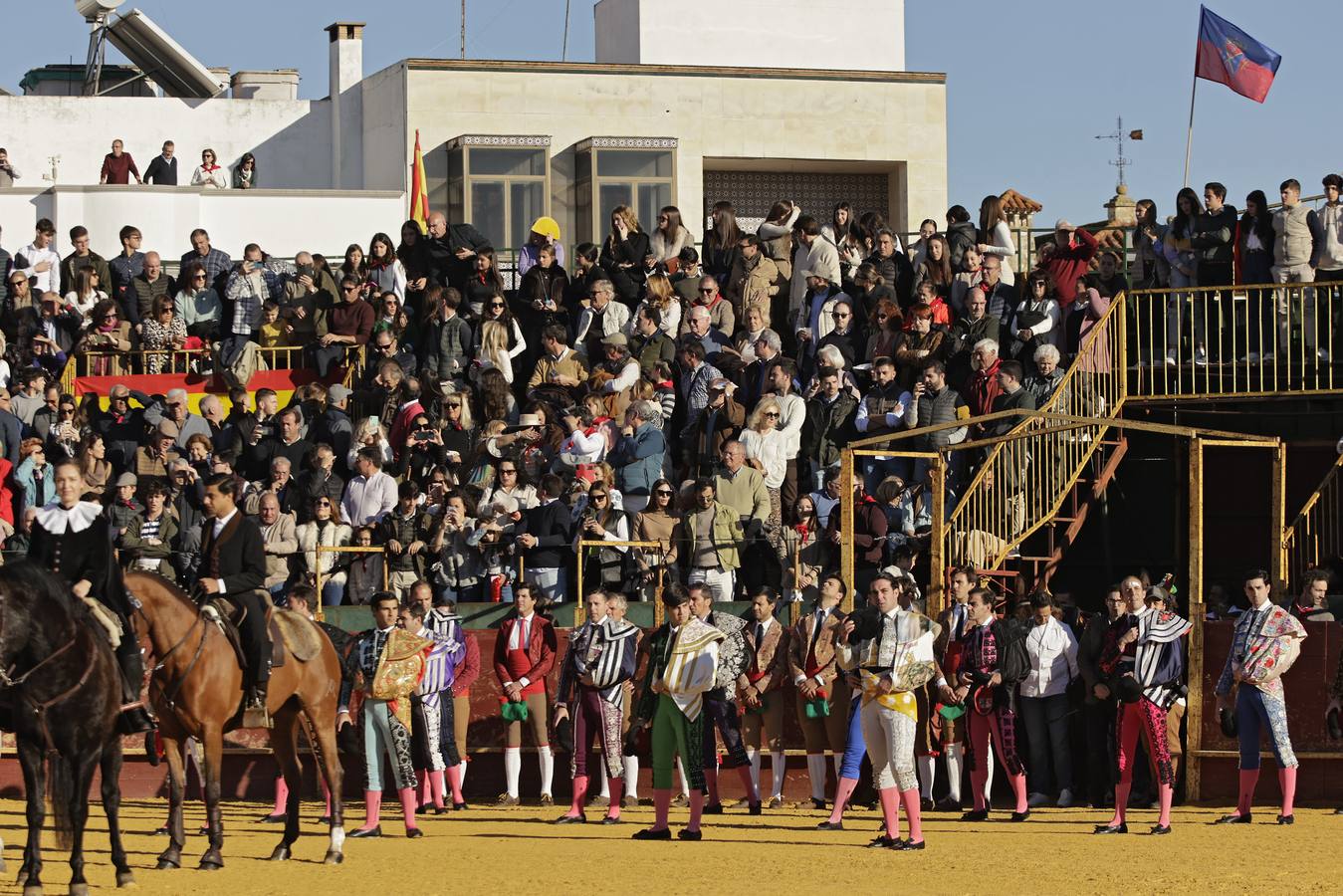 Momentos del encierro celebrado este sábado en La Puebla del Río