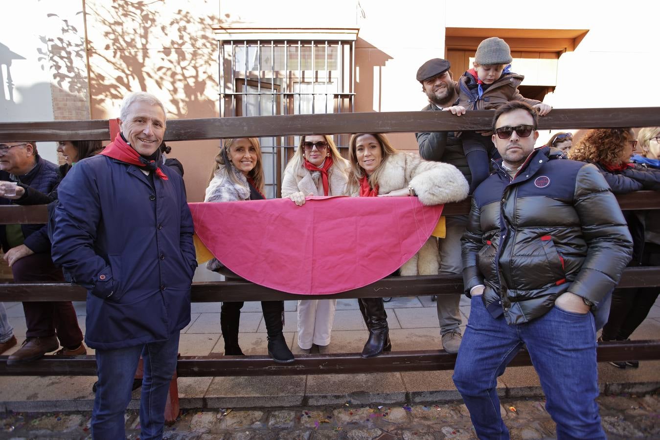 Momentos del encierro celebrado este sábado en La Puebla del Río