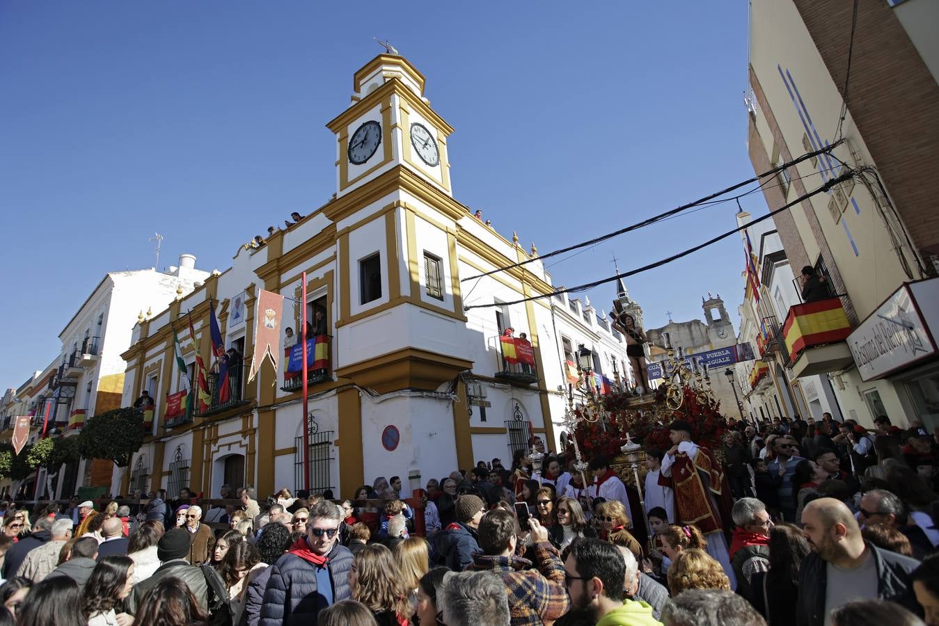 Momentos del encierro celebrado este sábado en La Puebla del Río