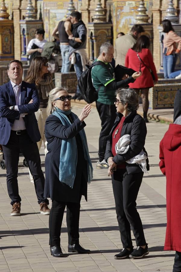 Hillary Clinton, en su visita a la Plaza de España y el Archivo de Indias