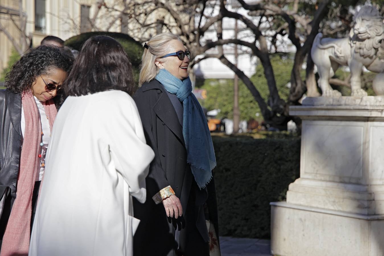 Hillary Clinton, en su visita a la Plaza de España y el Archivo de Indias