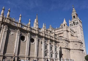 El reconocimiento en Sevilla a las unidades ecuestres y caninas de la Policía Nacional, en imágenes