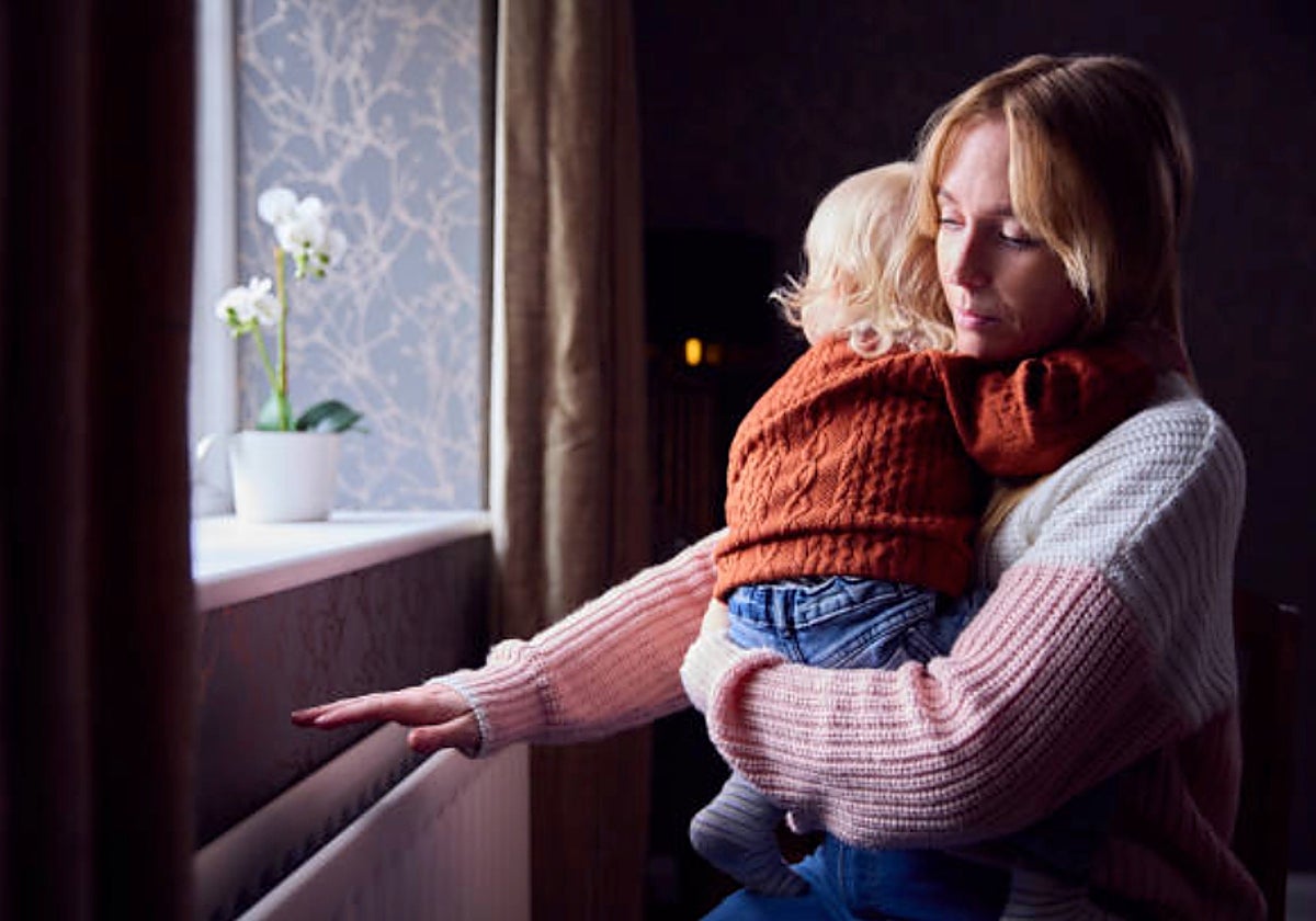 Las ayudas del SEPE y la Seguridad Social para madres solteras en 2024