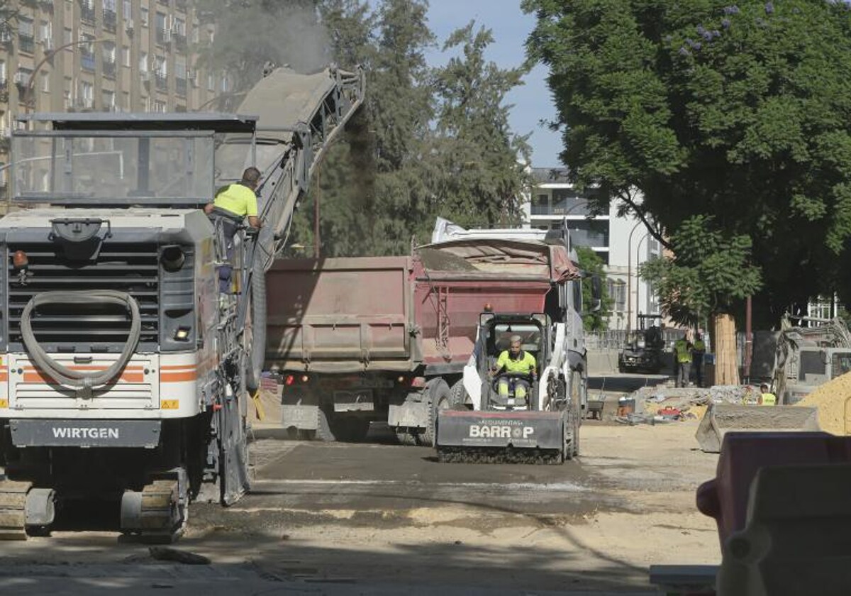 Las Obras Del Tranvía De Sevilla Continúan Con Actuaciones En El Acerado De La Calle Luis De Morales 8473