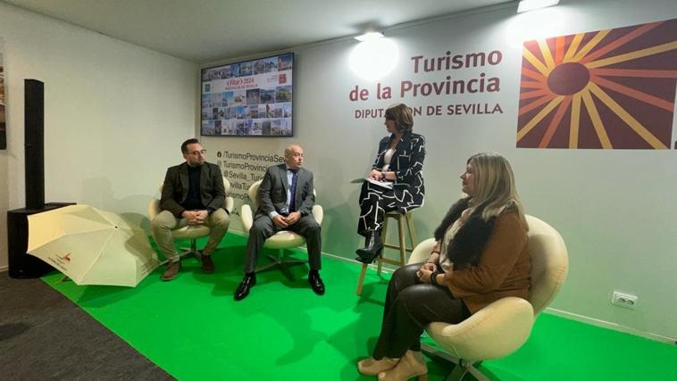 Responsables del Ayuntamiento de Cazalla durante la presentación en FITUR