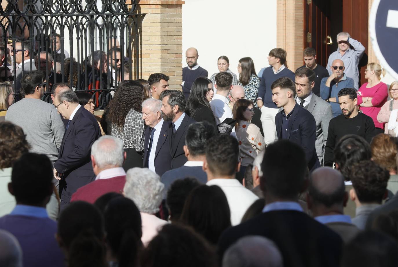 Multitudinario adiós a la familia de Morón fallecida en accidente de tráfico cuando viajaban para ver al Sevilla en Copa 