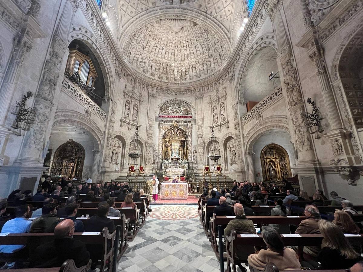 La Capilla Real de la Catedral se llenó de familiares, amigos y compañeros de Alberto y Ascen