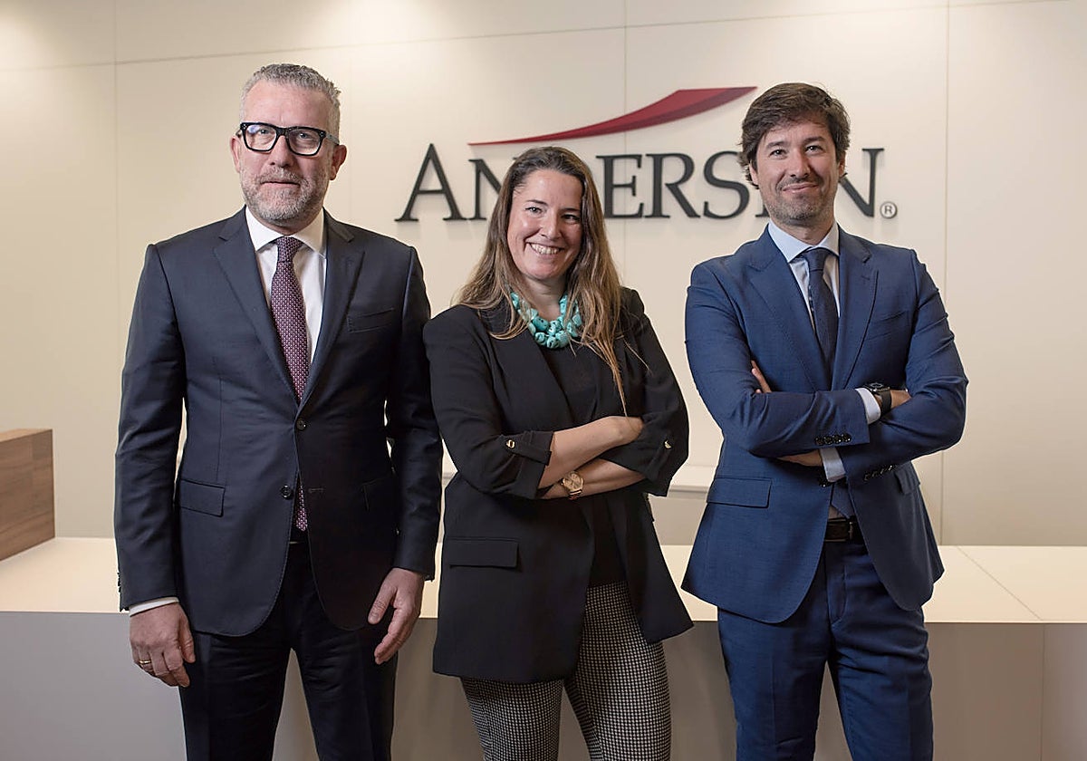 José Vicente Morote, junto a los nuevos socios de Andersen en Sevilla, Paloma Angulo y Ricardo Torres
