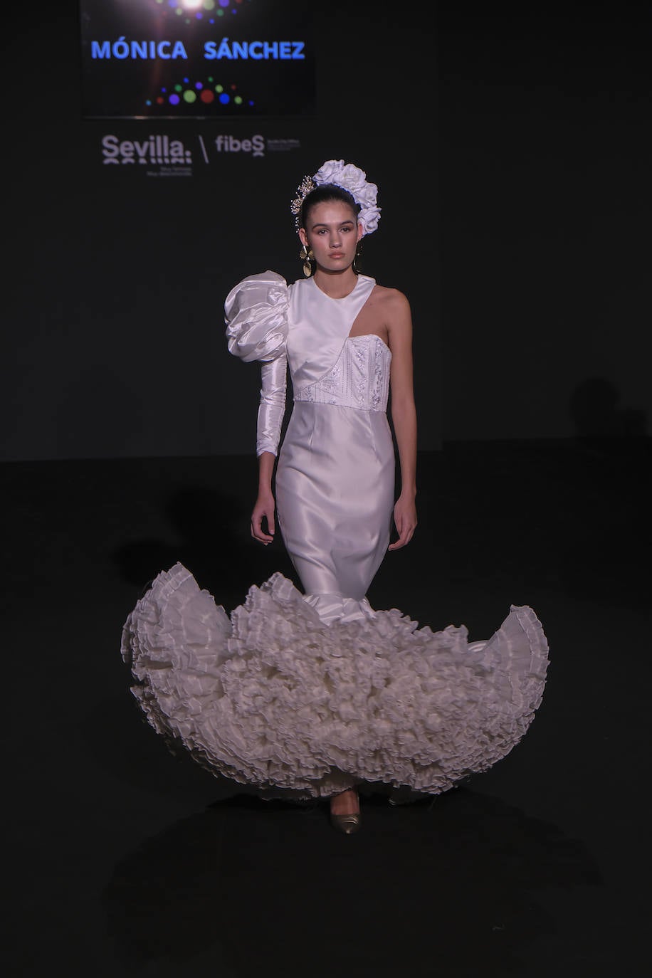 La Fundación Cajasol de Sevilla acoge el desfile de Emprende Lunares