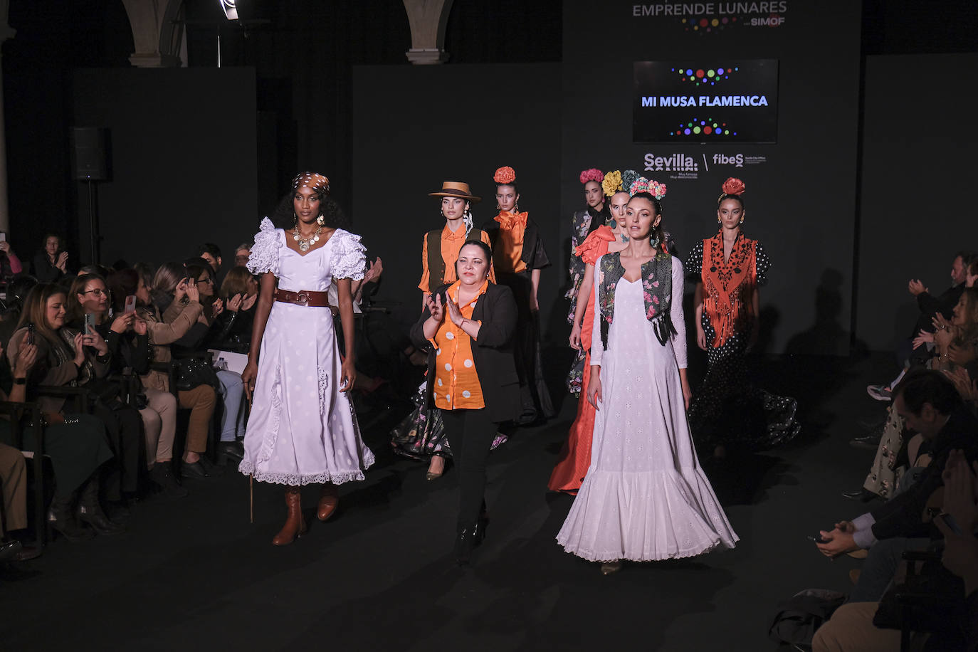 La Fundación Cajasol de Sevilla acoge el desfile de Emprende Lunares