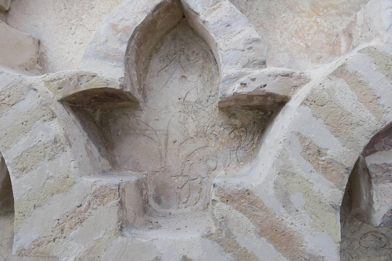 Dibujos hallados en la Giralda