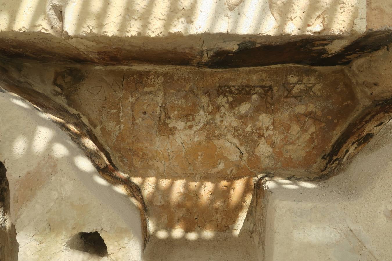 Dibujos hallados en la Giralda