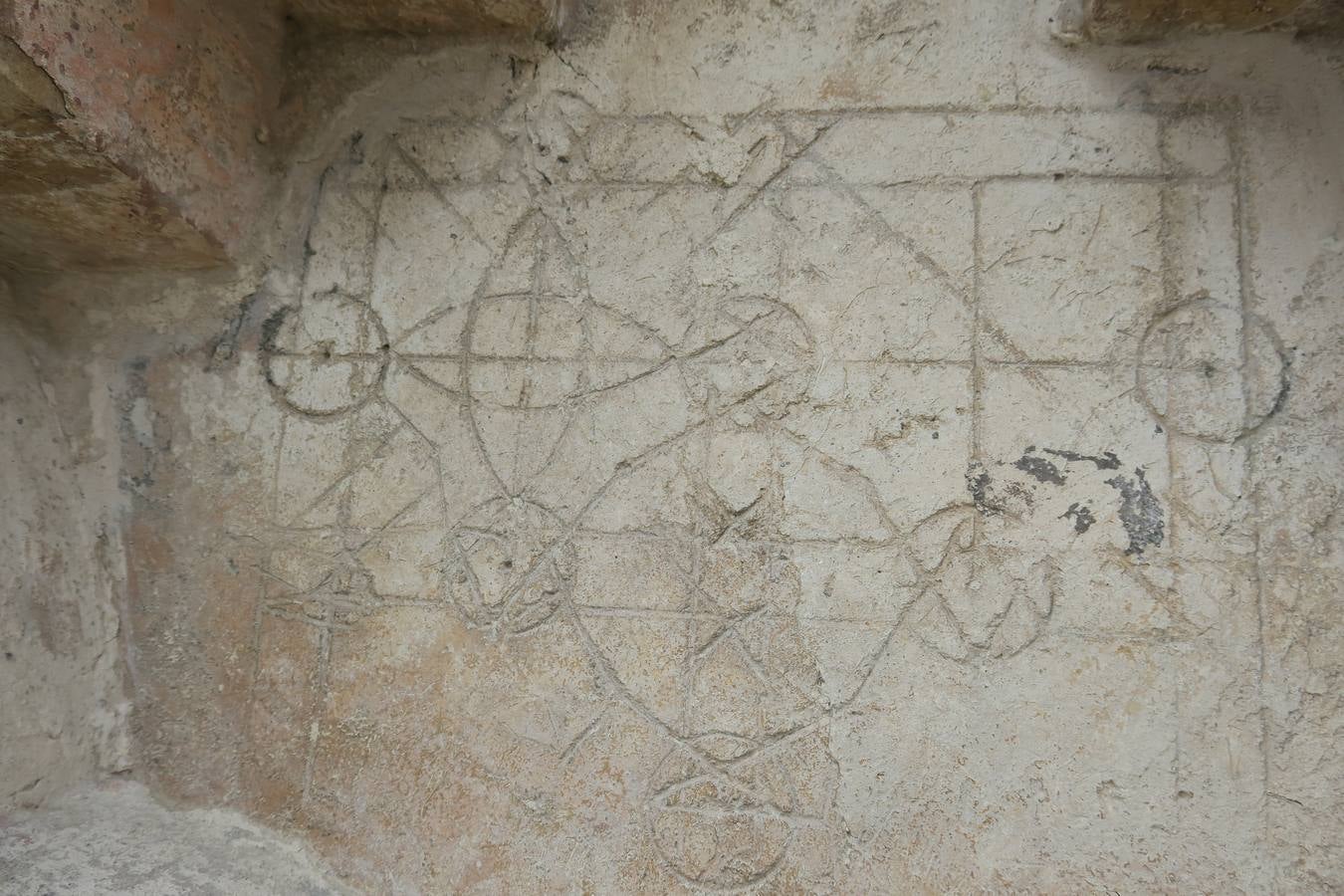 Dibujos hallados en la Giralda