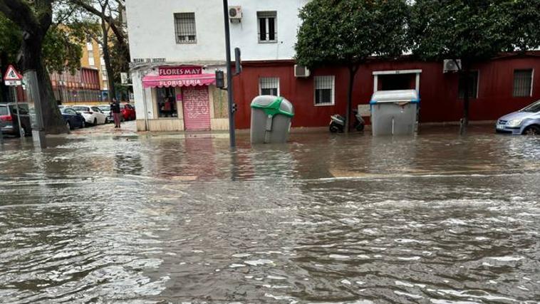 La intensa lluvia deja las primeras inundaciones en Sevilla y obligó a activar el plan de emergencias