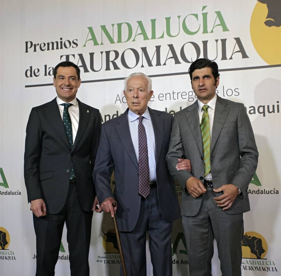 El presidente de la Junta de Andalucía entrega los Premios Andalucía de Tauromaquia a Curro Romero, Morante de La Puebla, Miura, Fernando Savater y a la Universidad de Córdoba