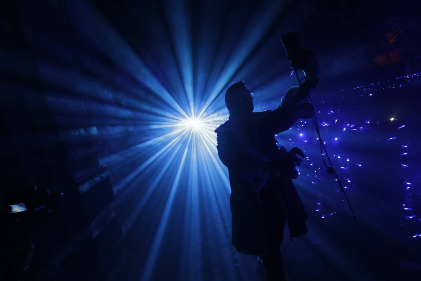 Los jardines del Alcázar durante el espectáculo de luz y color que aumenta aún más si cabe la belleza de este espacio