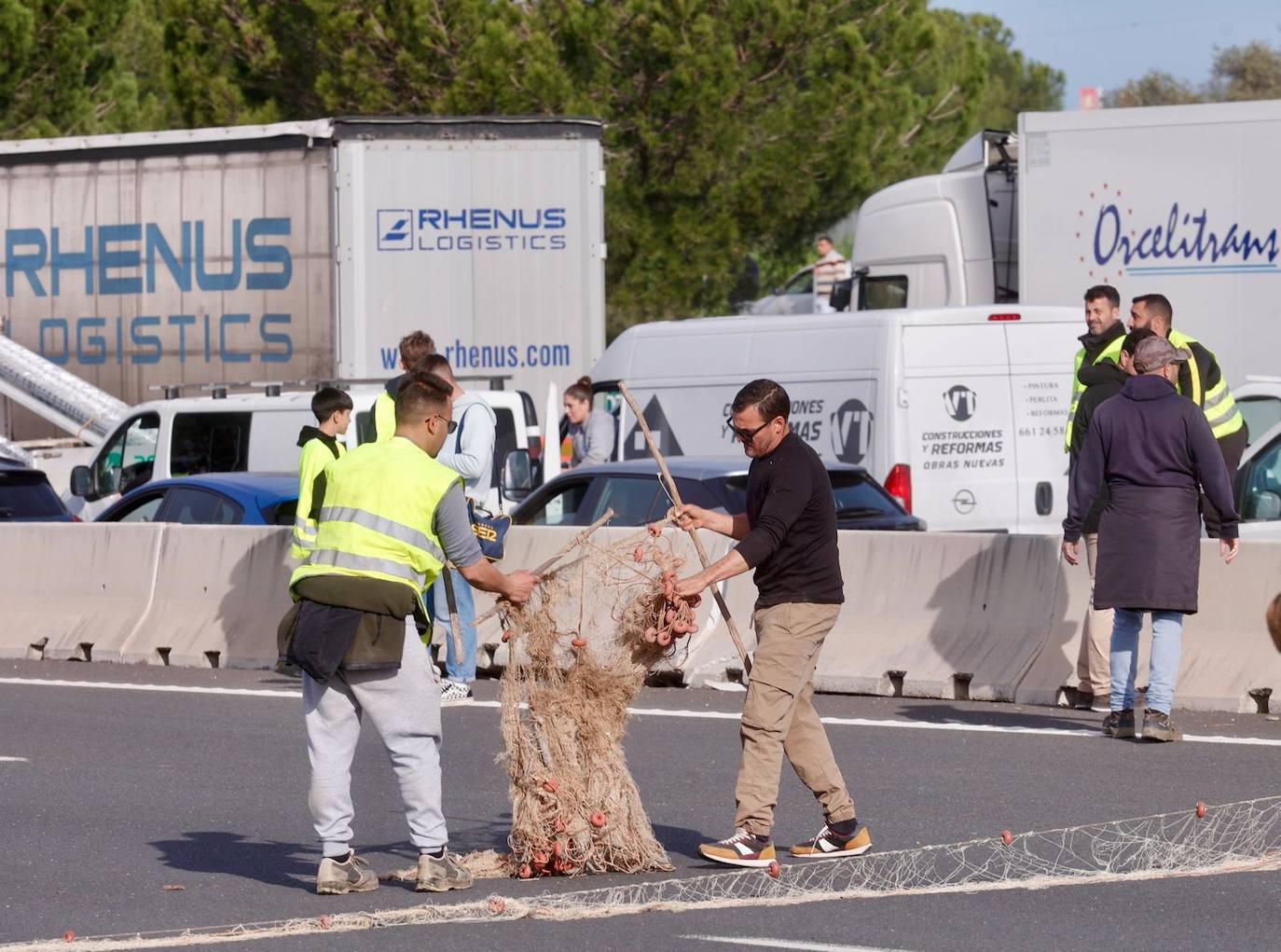 Cortes de tráfico en la A-49 debido a las tractoradas