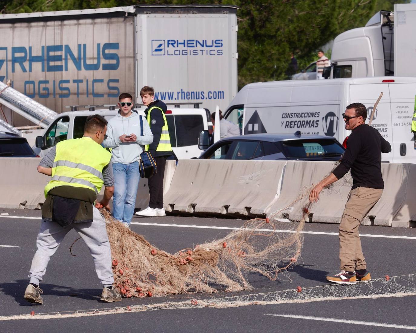 Cortes de tráfico en la A-49 debido a las tractoradas