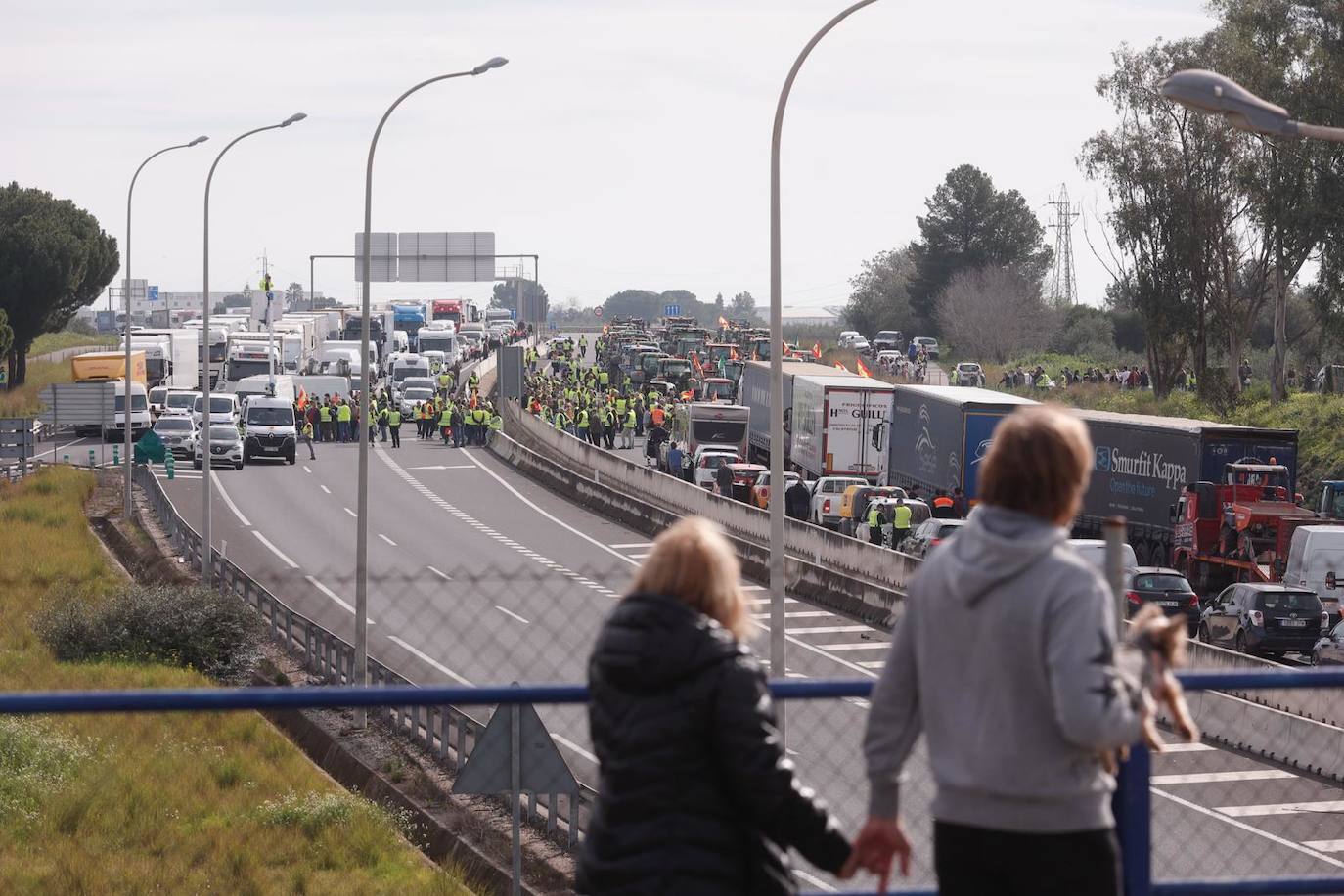 Cortes de tráfico en la A-49 debido a las tractoradas