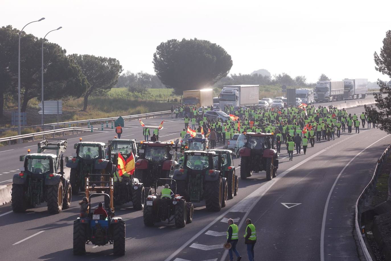 Cortes de tráfico en la A-49 debido a las tractoradas