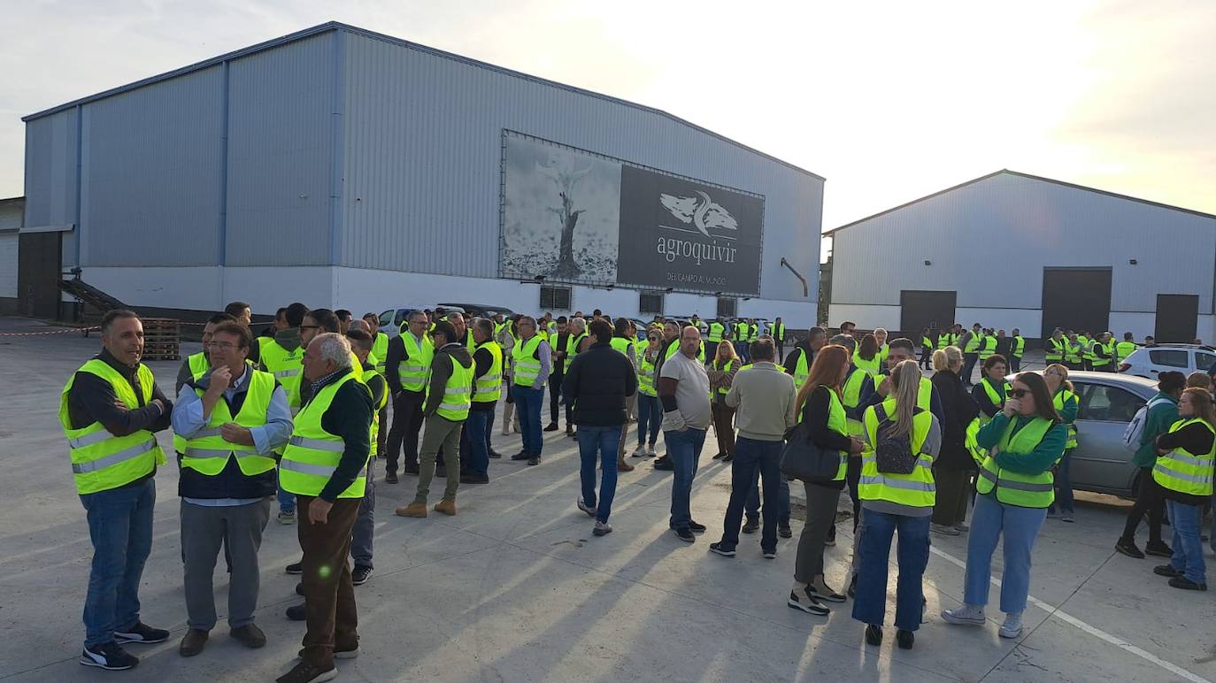 Tractorada en la AP-4 a la altura de Los Palacios y Villafranca