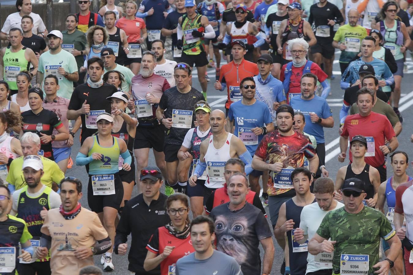 Corredores por el centro histórico de Sevilla