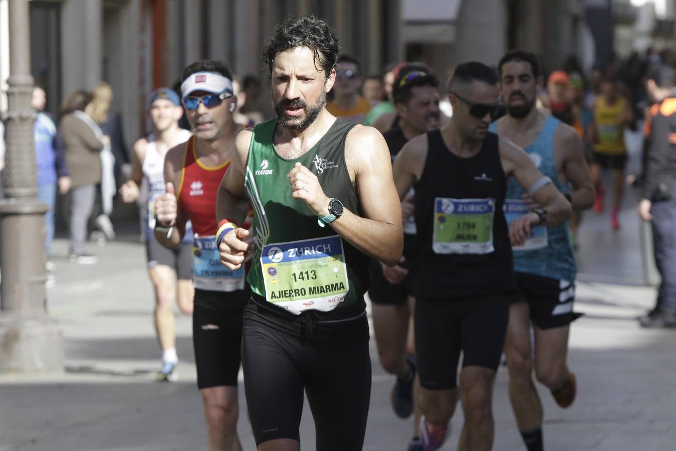 Corredores por el centro histórico de Sevilla