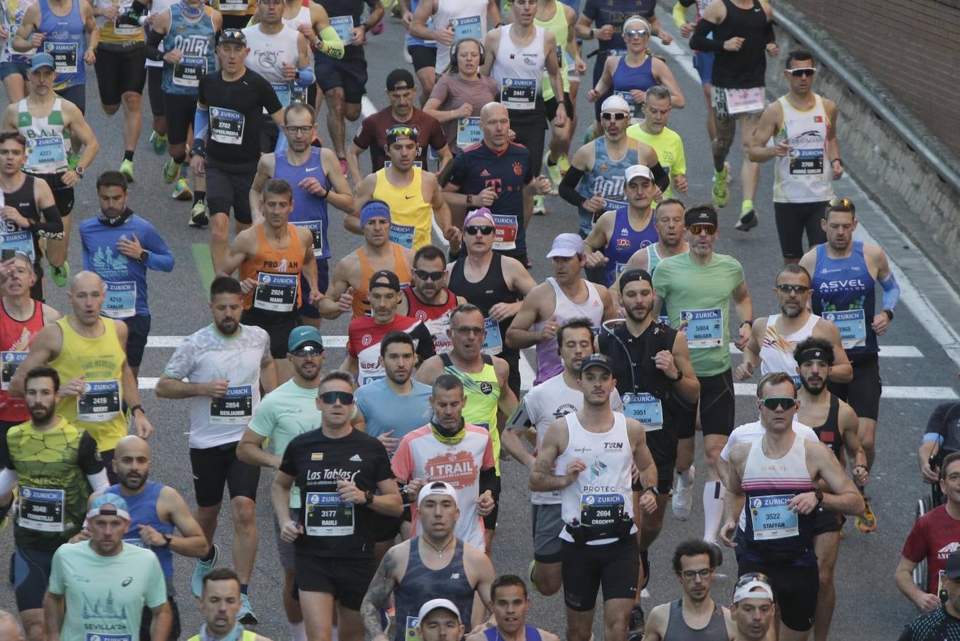 Corredores por el centro histórico de Sevilla