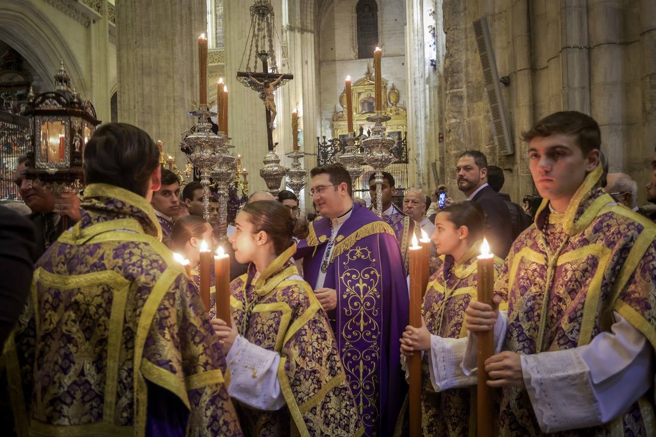 El Vía Crucis de las Hermandades y Cofradías por la Catedral de Sevilla