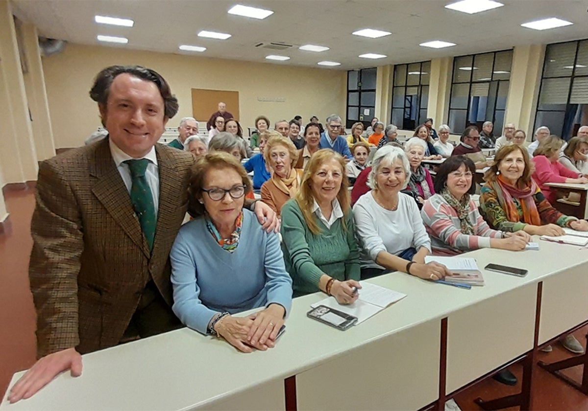 Javier Sánchez-Rivas, vicedecano de Derecho en el aula de la experiencia