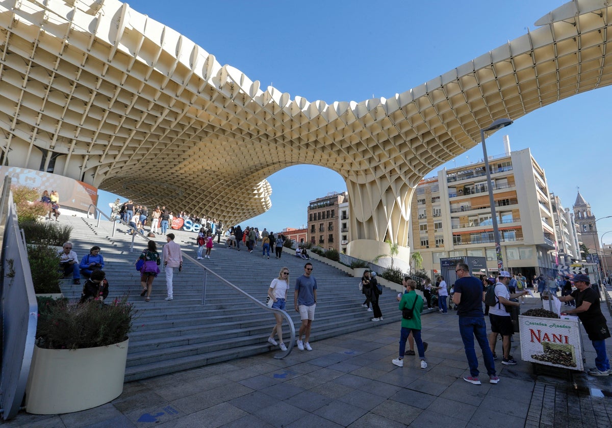 El concejal del PSOE que privatizó la Encarnación presiona para que el Gobierno rechace el plan de Sanz para la Plaza de España de Sevilla