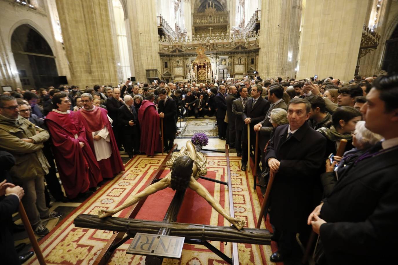 El Vía Crucis de los Estudiantes a la Catedral de Sevilla