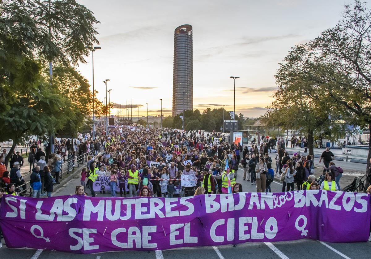 Manifestación por las calles de Sevilla el 8M en 2023