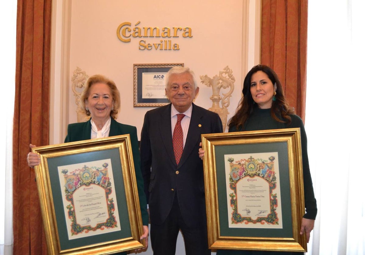 El presidente de la Cámara, junto a las dos premiadas