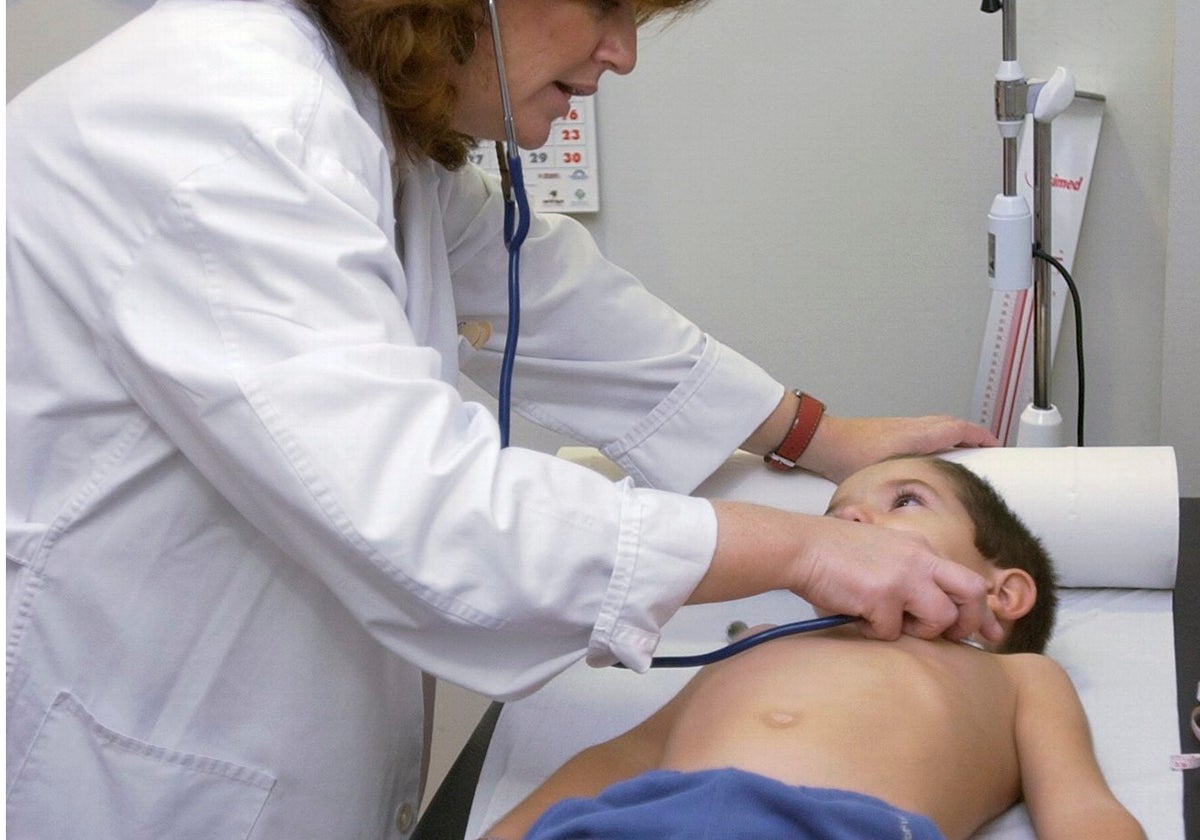pediatras-consultas-ninos-RDZBE4uMNahRjZ7N4I4khcK-1200x840@diario_abc
