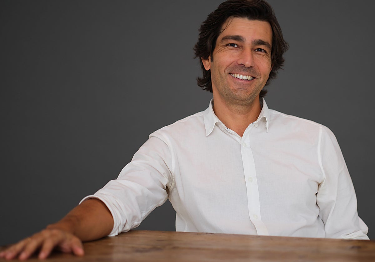 César Suárez ha mostrado en su libro un retrato inédito de Paco de Lucía