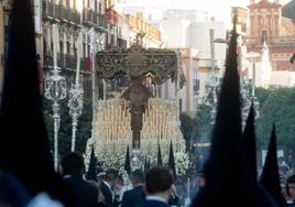 El Archivo Histórico de Sevilla celebra el 350 aniversario de la fusión de la Estrella y las Penas de Triana exhibiendo la escritura de fusión