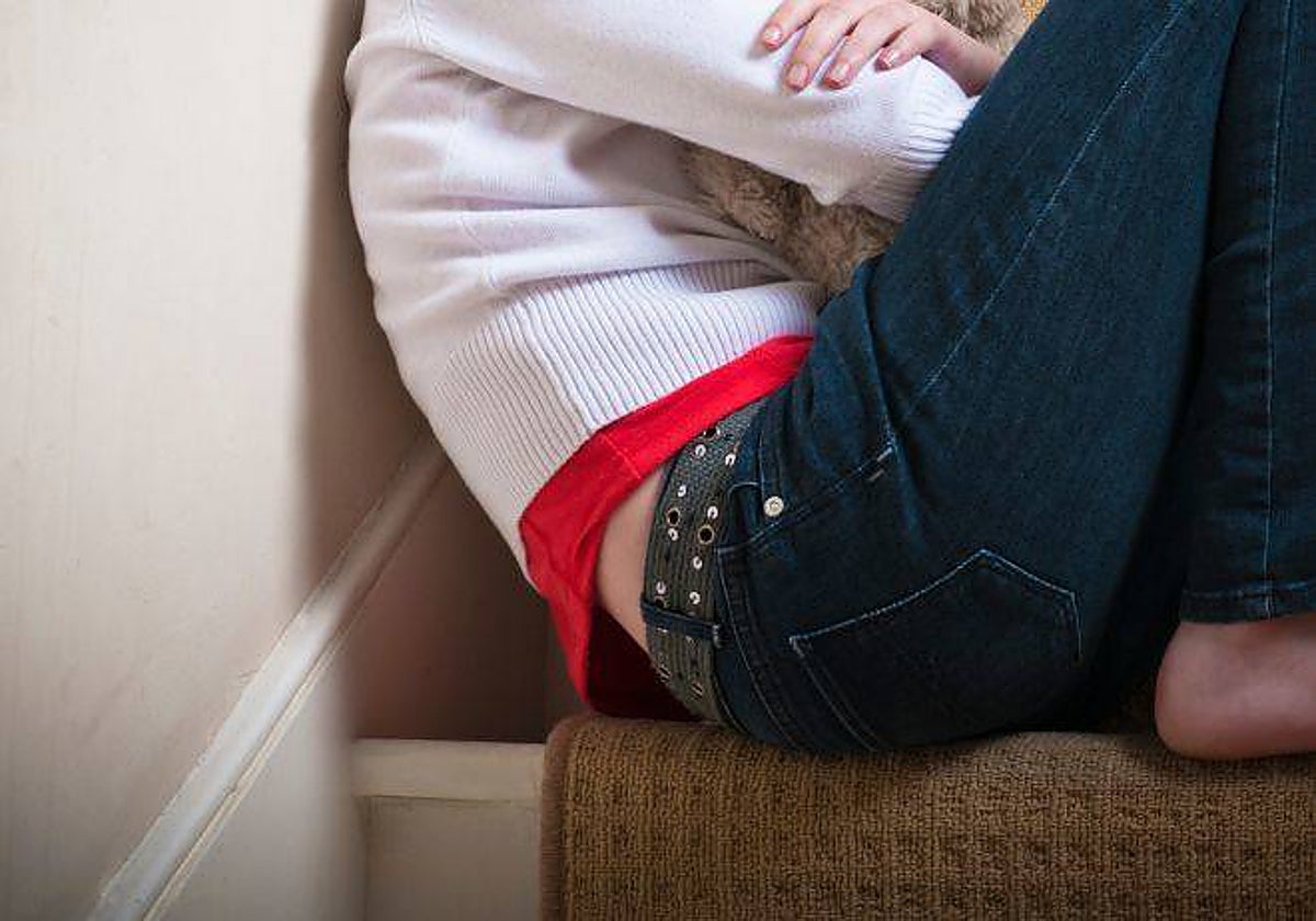 Imagen de archivo de una joven víctima de agresión sexual