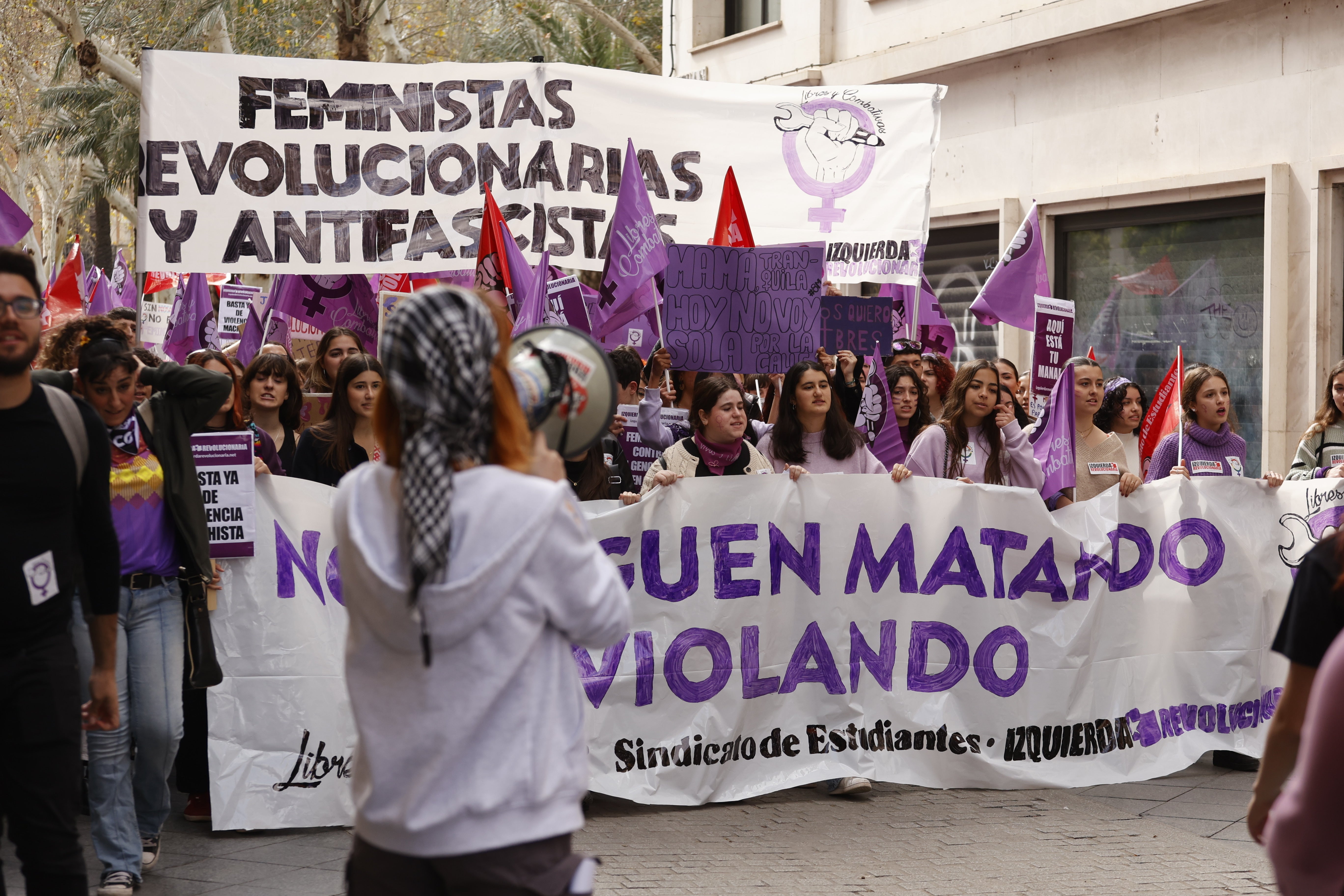 La manifestación recorrió las principales calles del centro de la ciudad con muchos gritos y pancartas