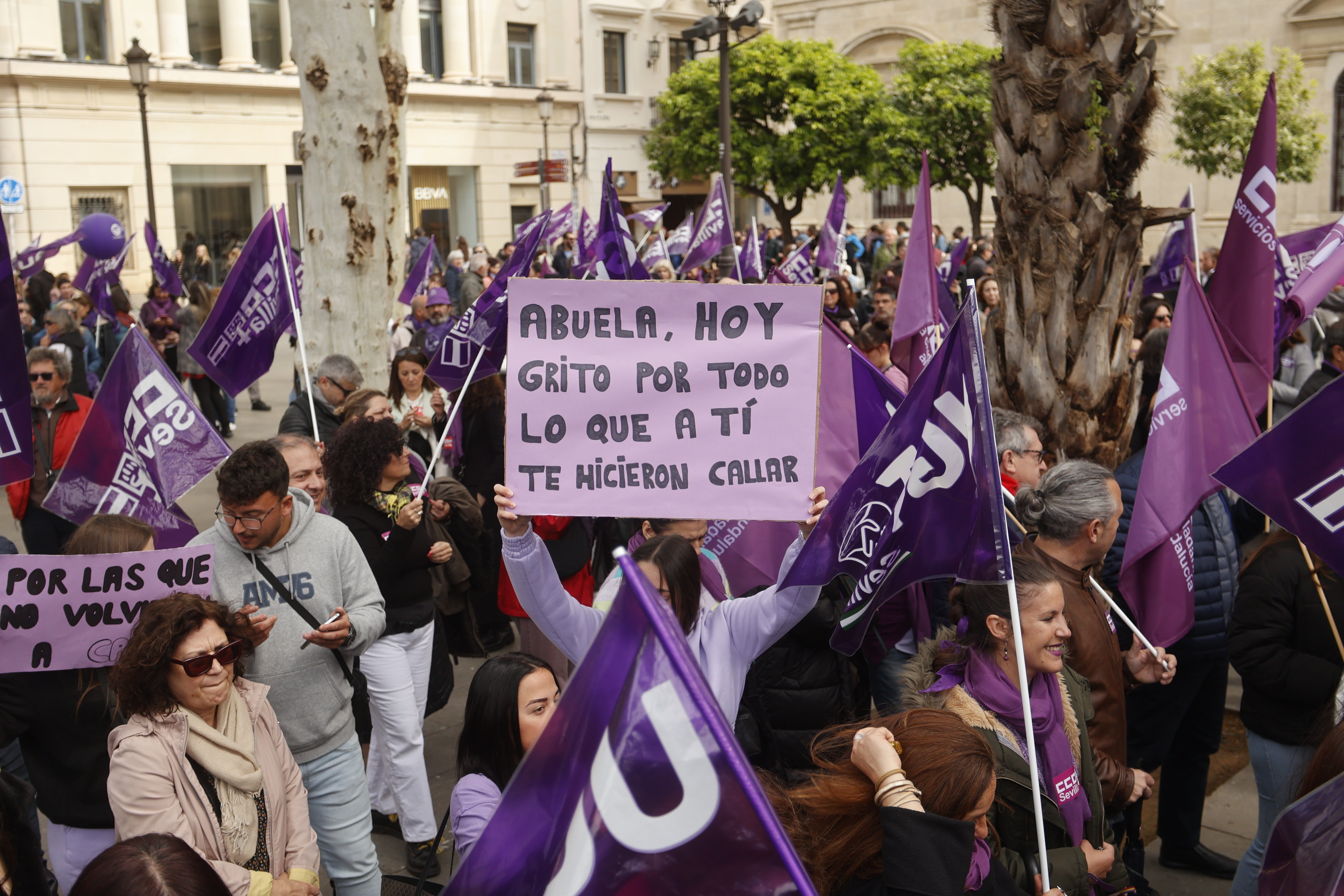 La manifestación recorrió las principales calles del centro de la ciudad con muchos gritos y pancartas