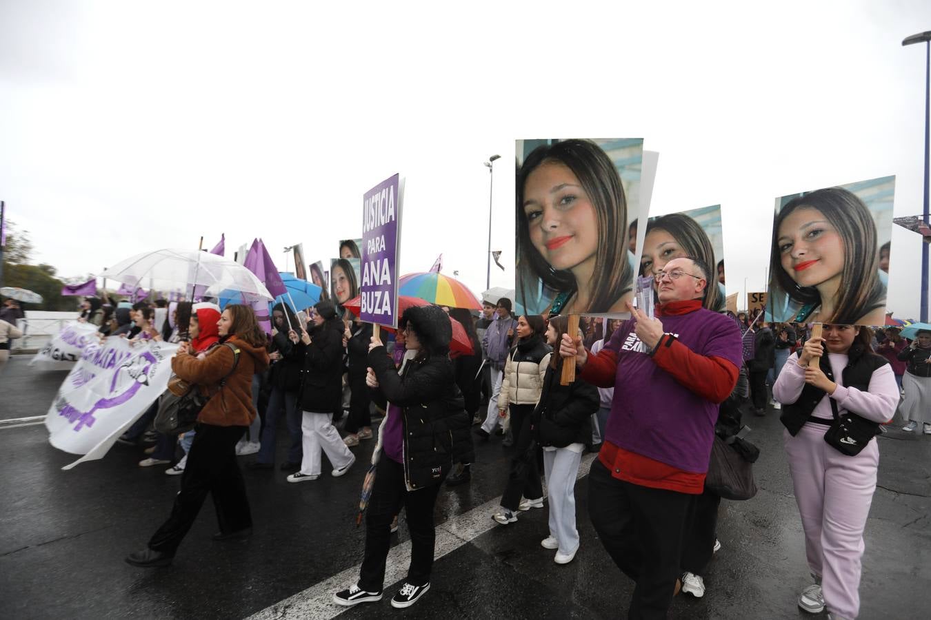 La lluvia no impidió que Mujeres Supervivientes saliera a reivindicar los derechos de las mujeres palestinas