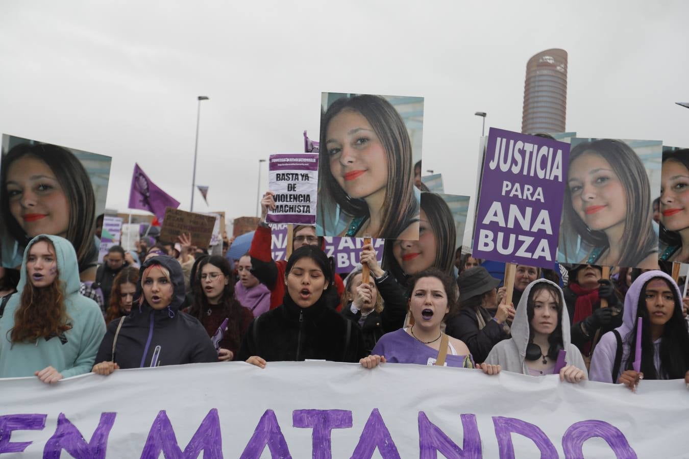 La lluvia no impidió que Mujeres Supervivientes saliera a reivindicar los derechos de las mujeres palestinas