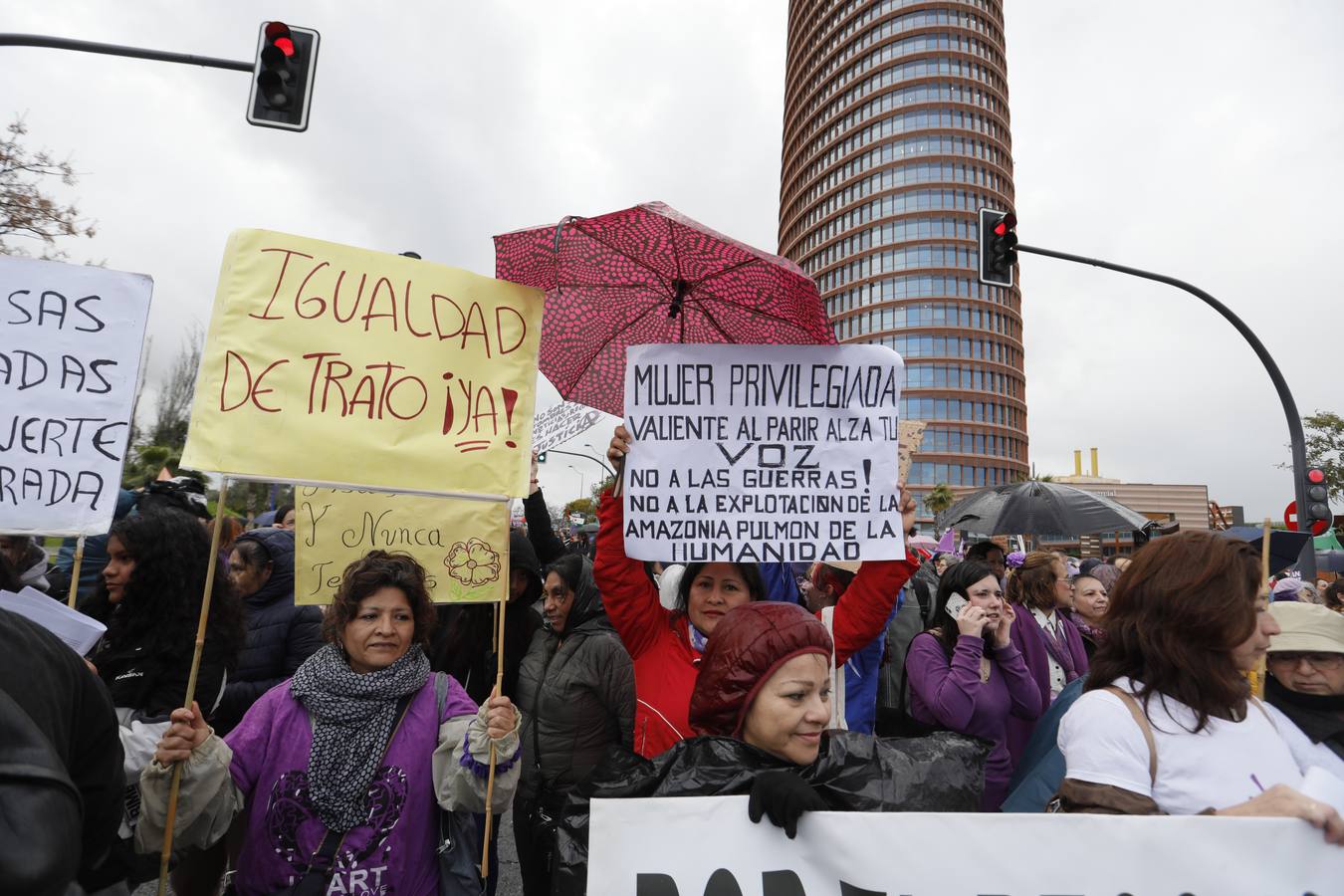 La lluvia no impidió que Mujeres Supervivientes saliera a reivindicar los derechos de las mujeres palestinas