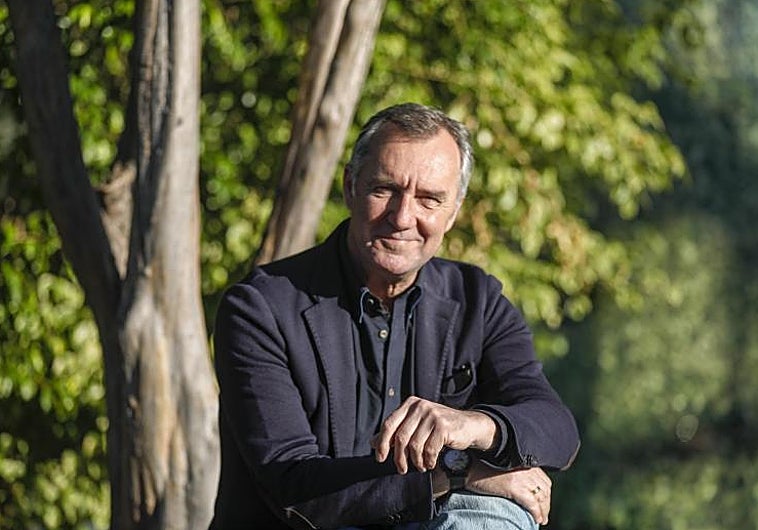 Paco Pérez Valencia, máximo responsable de este disco de oro que han hecho alumnos de la Universidad Loyola de Sevilla